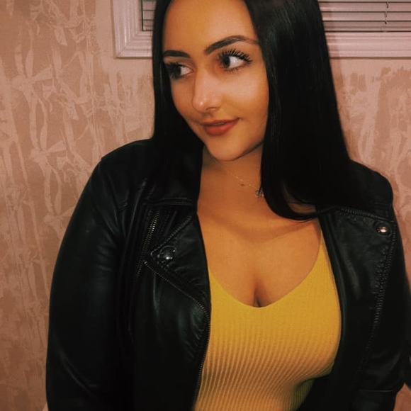 Meet your Posher, Liv - Picture 1 of 1